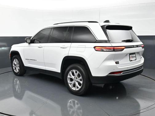 Bright White Clearcoat 2018 Jeep Cherokee Overland