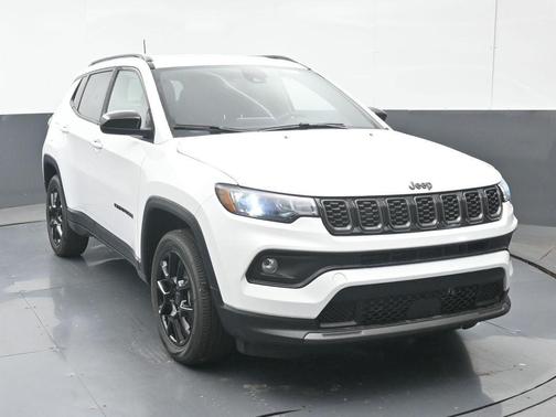 Bright White Clearcoat 2026 Jeep Compass Latitude