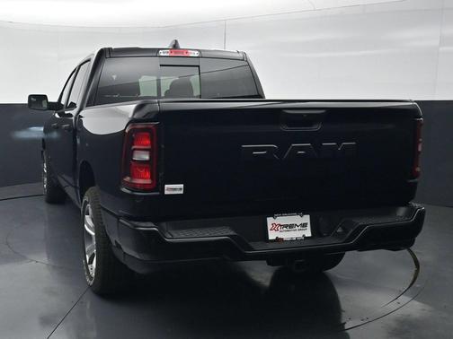 Diamond Black Crystal Pearlcoat 2027 RAM 1500 Express