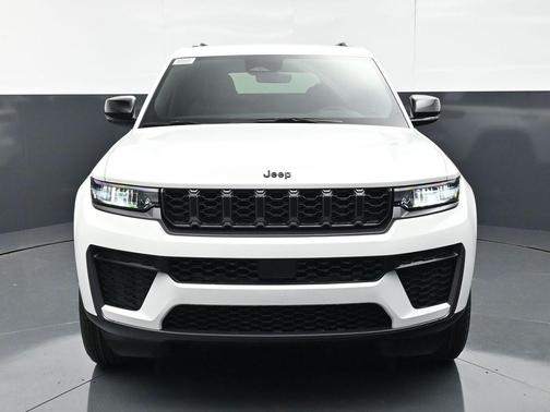 Bright White Clearcoat 2026 Jeep Grand Cherokee Altitude
