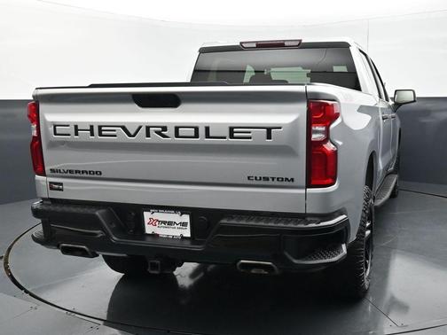 Silver Ice Metallic 2021 Chevrolet Silverado 1500 Custom Trail Boss