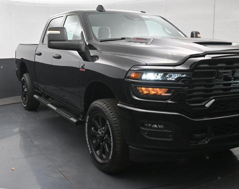 Diamond Black Crystal Pearlcoat 2026 RAM 2500 Black Express Crew Cab 4x4 6'4' Box