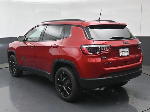 Red Hot Pearlcoat 2026 Jeep Compass Latitude