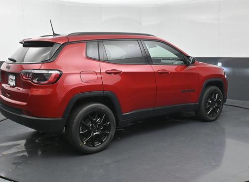 Red Hot Pearlcoat 2026 Jeep Compass Latitude