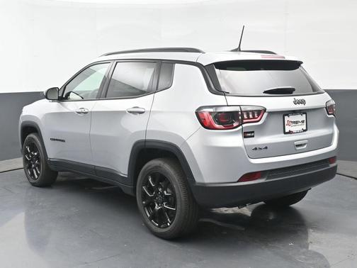 Silver Zynith Metallic Clearcoat 2026 Jeep Compass Latitude