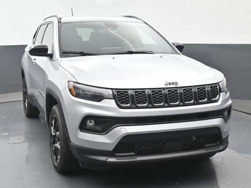 Silver Zynith Metallic Clearcoat 2026 Jeep Compass Latitude