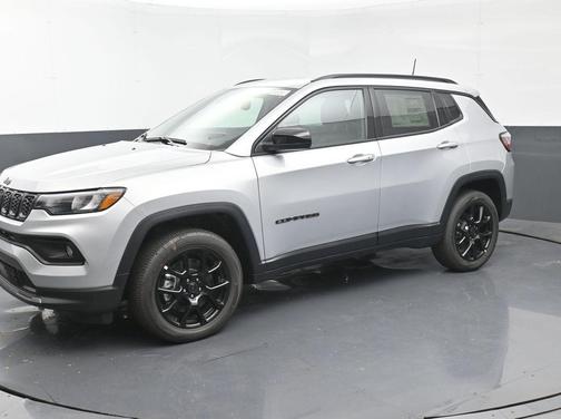 Silver Zynith Metallic Clearcoat 2026 Jeep Compass Latitude