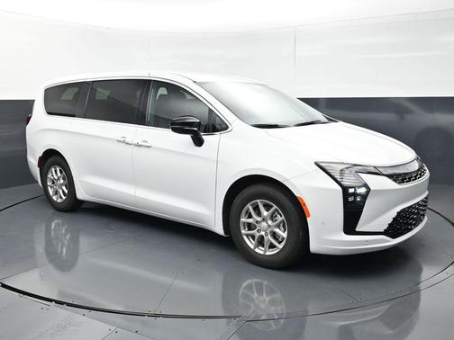 Bright White Clearcoat 2027 Chrysler Pacifica L