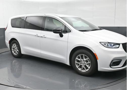 Bright White Clearcoat 2026 Chrysler Pacifica L