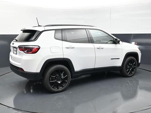 Bright White Clearcoat 2026 Jeep Compass Sport