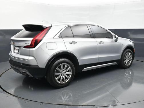 Radiant Silver Metallic 2020 Cadillac XT4 Premium Luxury