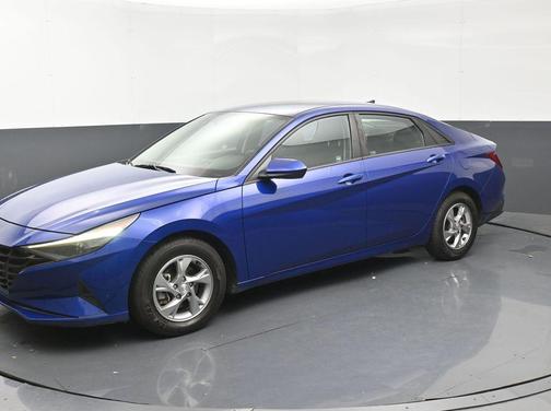 2022 Hyundai ELANTRA SE