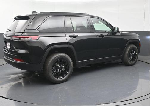 2026 Jeep Grand Cherokee Altitude