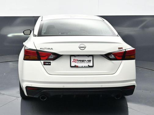 Glacier White 2023 Nissan Altima SR FWD