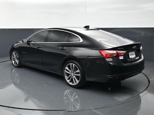 Mosaic Black Metallic 2022 Chevrolet Malibu FWD LT