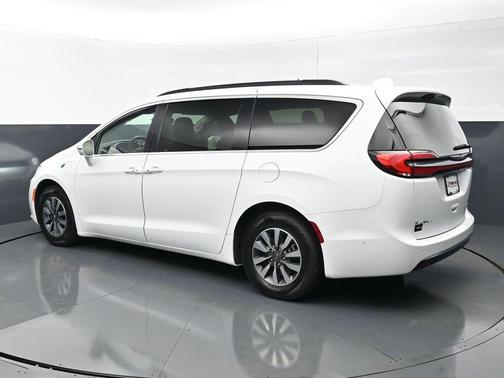 Bright White Clearcoat 2022 Chrysler Pacifica Hybrid Touring L