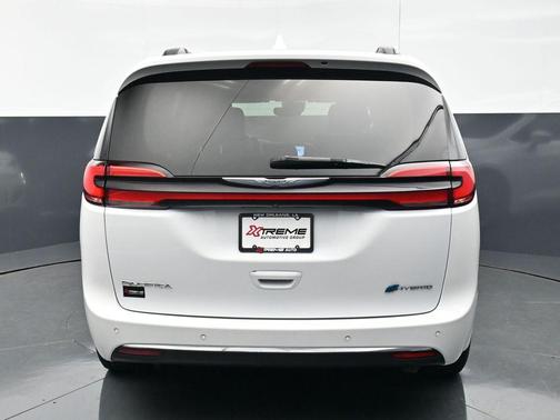 Bright White Clearcoat 2022 Chrysler Pacifica Hybrid Touring L