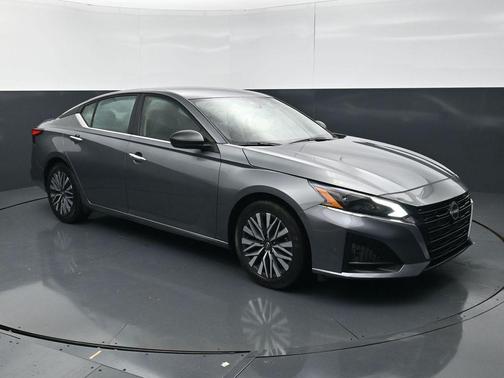 Gun Metallic 2024 Nissan Altima 2.5 SV