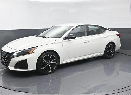 2023 Nissan Altima SR FWD
