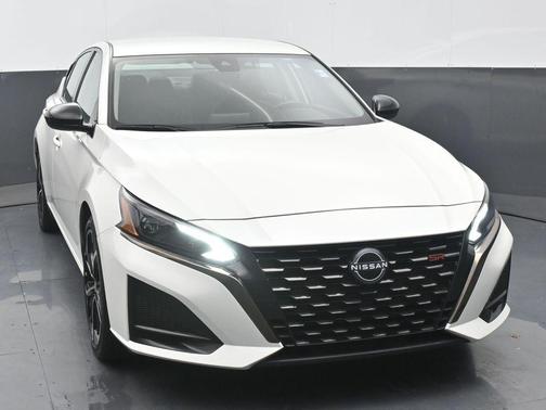 2023 Nissan Altima SR FWD
