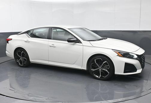 2023 Nissan Altima SR FWD