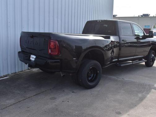 2026 RAM 3500 Laramie Crew Cab 4x4 8' Box