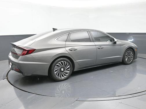 2022 Hyundai SONATA Hybrid SE