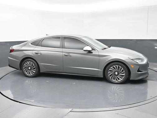 2022 Hyundai SONATA Hybrid SE