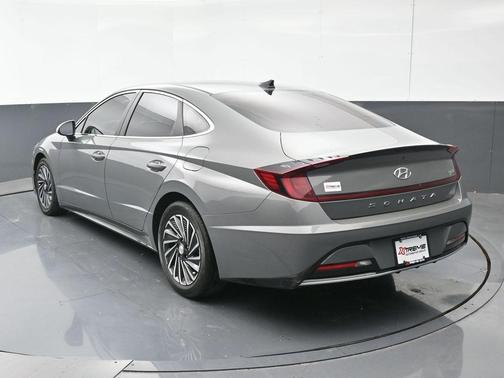 2022 Hyundai SONATA Hybrid SE