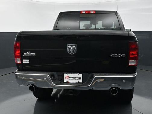Brilliant Black Crystal Pearlcoat 2017 RAM 1500 Big Horn