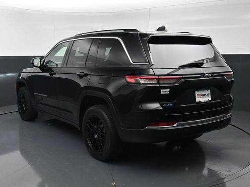 Diamond Black Crystal Pearlcoat 2023 Jeep Grand Cherokee 4xe Base