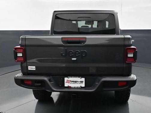 Granite Crystal Metallic Clearcoat 2026 Jeep Gladiator Willys 4x4