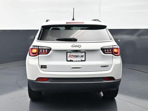 Bright White Clearcoat 2022 Jeep Compass Latitude