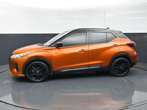Monarch Orange Metallic/Super Black 2023 Nissan Kicks SR