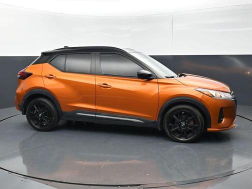 Monarch Orange Metallic/Super Black 2023 Nissan Kicks SR