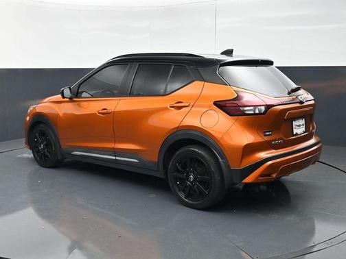 Monarch Orange Metallic/Super Black 2023 Nissan Kicks SR