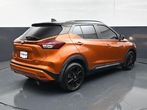 Monarch Orange Metallic/Super Black 2023 Nissan Kicks SR