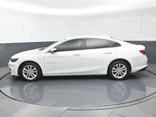 Summit White 2018 Chevrolet Malibu LT