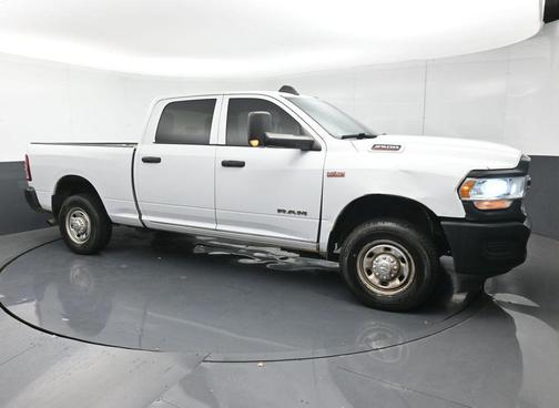 2022 RAM 2500 Tradesman Crew Cab 4x2 6'4' Box