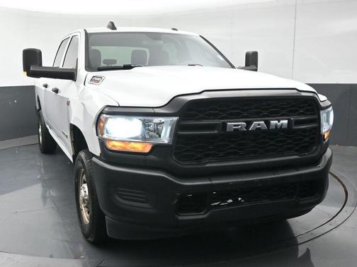 2022 RAM 2500 Tradesman Crew Cab 4x2 6'4' Box