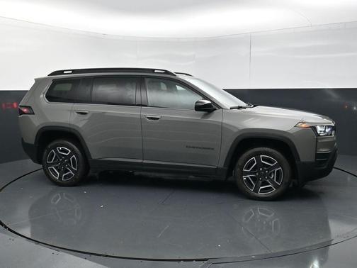 Sting-Gray Clearcoat 2026 Jeep Cherokee Laredo 4x4