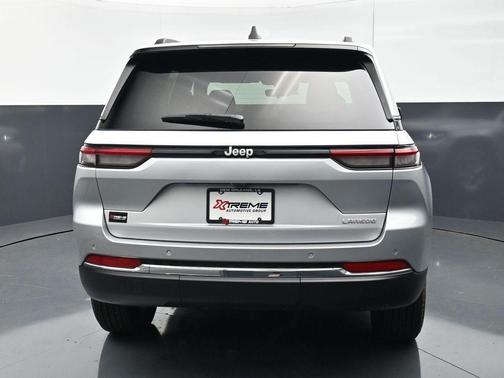 Silver Zynith 2026 Jeep Grand Cherokee Altitude