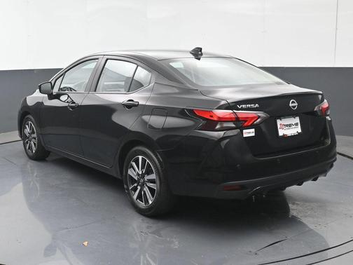 Super Black Metallic 2025 Nissan Versa 1.6 SV