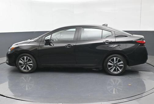 Super Black Metallic 2025 Nissan Versa 1.6 SV