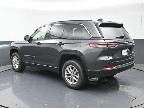 Baltic Gray Metallic Clearcoat 2026 Jeep Grand Cherokee Laredo