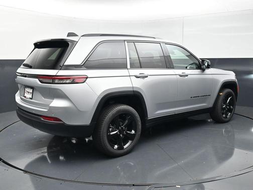 silver zynith 2026 Jeep Grand Cherokee Limited