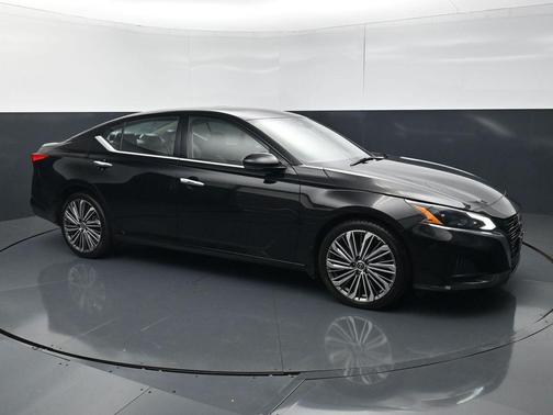 Super Black Clearcoat 2024 Nissan Altima 2.5 SL