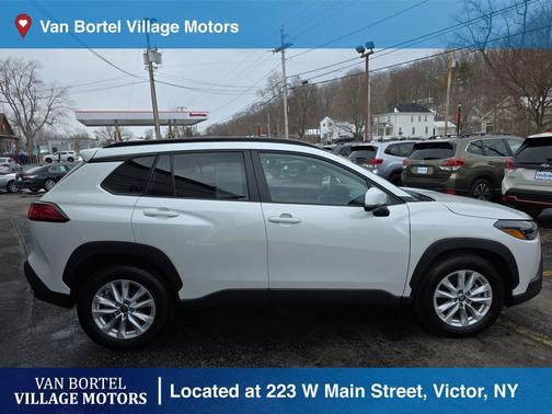 2023 Toyota Corolla Cross LE