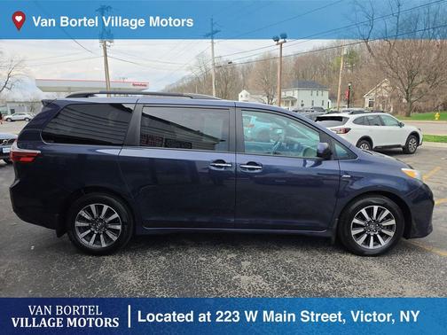 Pearl 2018 Toyota Sienna XLE