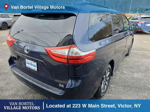 Pearl 2018 Toyota Sienna XLE